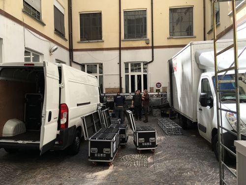 vista carico e scarico spazio Bergognone con camion